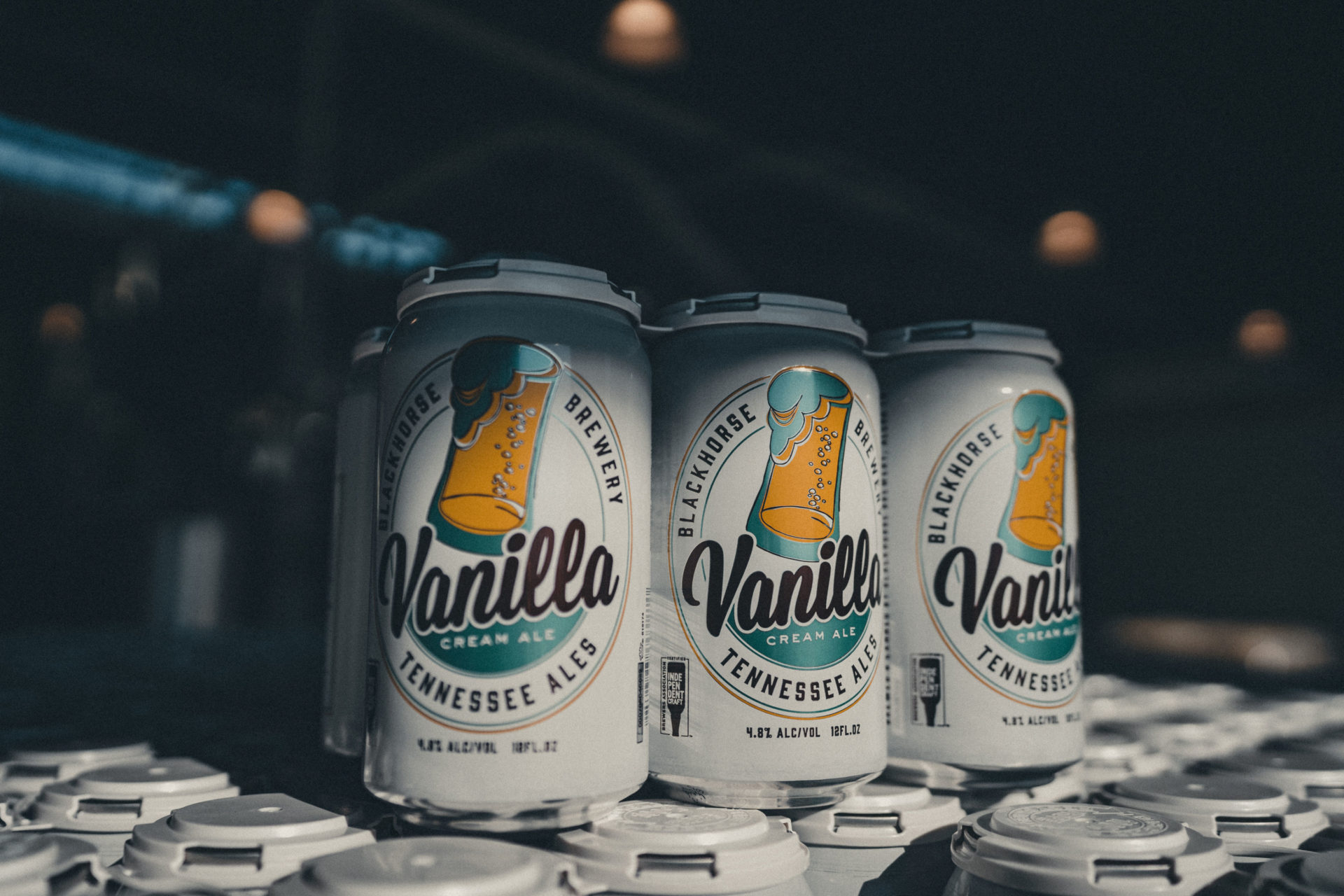 Commercial photography of a pack of Blackhorse Brewery Vanilla Cream Ales in Knoxville, TN. .