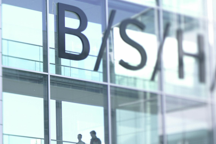 People walking at the BSH Appliances Corporation Headquarters
